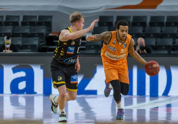 与亨德森的 与亨德森的